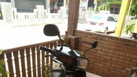 Hasan melanjutkan kondisi motor yang berada di Batang, Jawa Tengah ini masih full orisinil, dan pajak pun rutin dibayar tiap tahun. Demikian dengan kelengkapan surat dari STNK, BPKB, hingga faktur. Foto: dok. Facebook/Hasan Series
