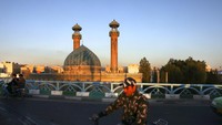 Di Iran, karena adanya pandemi COVID-19 seluruh tempat-tempat suci serta pusat keagamaan ditutup hingga 4 Mei. AP/Vahid Salemi