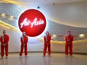 Penampilan Seragam Baru Pramugari AirAsia di Tengah Pandemi COVID-19