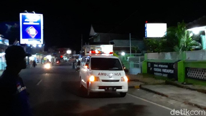Ambulans Bawa Jenazah Positif Corona di Garut