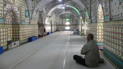Potret Masjid Bangladesh yang Dihiasi Bahan Daur Ulang