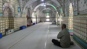 Potret Masjid Bangladesh yang Dihiasi Bahan Daur Ulang