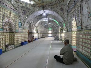 Potret Masjid Bangladesh yang Dihiasi Bahan Daur Ulang