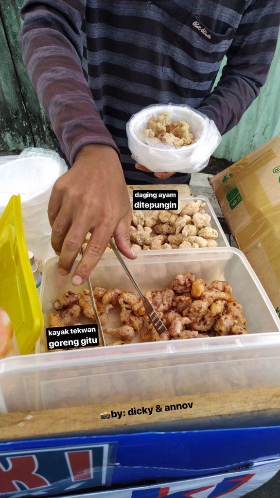 Penjual Tteokbokki Namai Produknya 'Oseng Lontong Sayur Ala Korea'