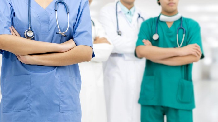 Perawat Medical team staff - General practitioner doctor, surgical doctor and nurse standing in hospital office. Healthcare business and doctor service.