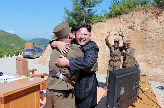 Saat Masyarakat Dunia Mempertanyakan Kabar Kesehatan Kim Jong Un Kabar kondisi kesehatan pemimpin Korea Utara Kim Jong Un jadi perhatian dunia. Berbagai isu muncul terkait kondisi kesehatan orang nomor satu Korea Utara ini.