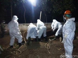Warga Situbondo yang Meninggal di Bali Dimakamkan dengan Protap Corona