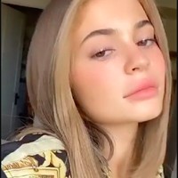 Dan beginilah wajah Kylie Jenner tanpa makeup. My Skin these days, begitu dia menulis pada keterangan video yang diunggahnya ke Instagram @kyliejenner. Foto: Instagram