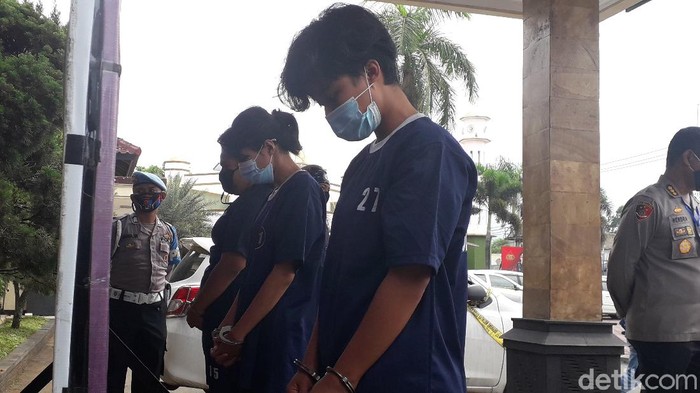 Tampang pembunuh driver taksi online di Bandung