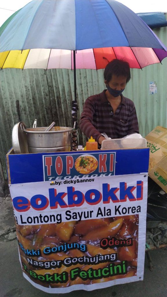 Penjual Tteokbokki Namai Produknya 'Oseng Lontong Sayur Ala Korea'