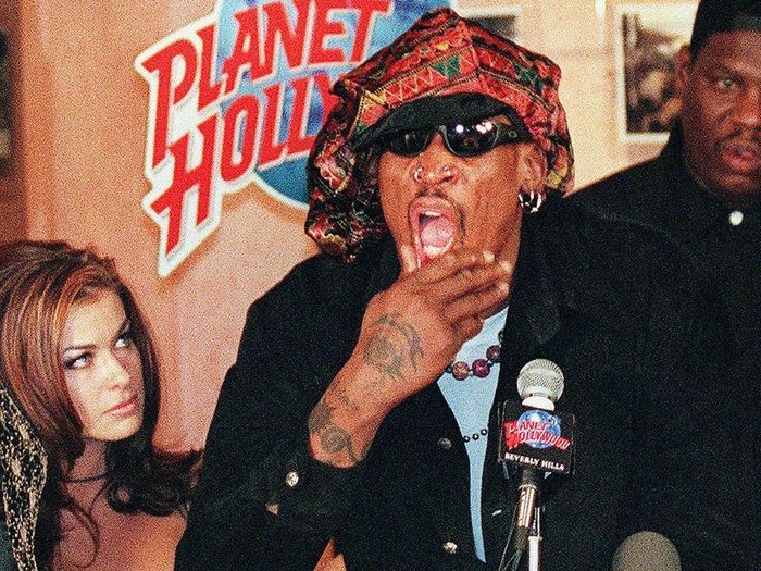 Former Chicago Bulls star Dennis Rodman and his wife Carmen Electra pose for photographers 22 February during a press conference in Beverly Hills. Rodman connfirmed that he will sign a deal to play for the Los Angeles Lakers.    AFP PHOTO/Frederick M. BROWN (Photo by FREDERIC BROWN / AFP)