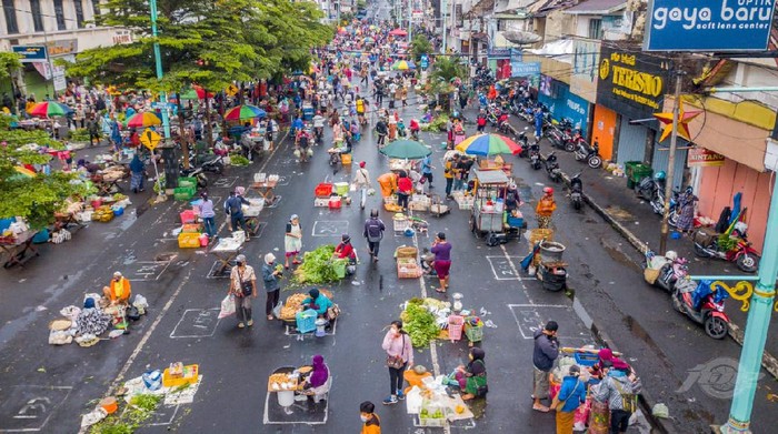 Penampakan Pasar Pagi Salatiga Terapkan Physical Distancing