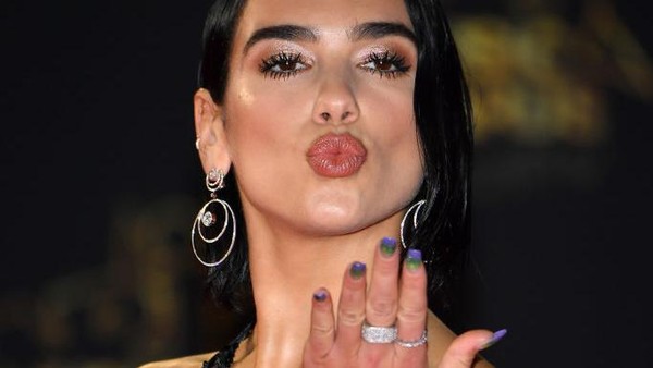 Transformasi Dua Lipa, Dulu Diremehkan Kini Jadi Penyanyi Tajir di Dunia