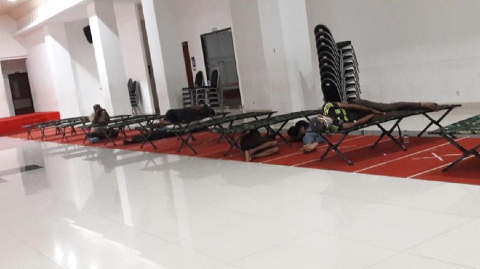 Tunawisma ditampung di GOR Cengkareng