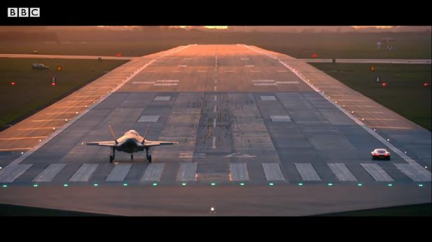McLaren Speedtail vs Pesawat Jet F-35B