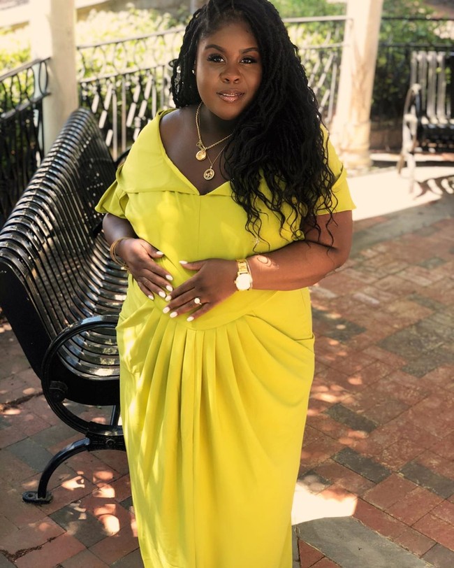 Bintang serial Glee, Raven Goodwin bukan hanya hamil, tapi baru saja melahirkan di tengah pandemi Corona ini. Raven melahirkan anak pertamanya pada 15 April 2020 kemarin. Foto: Instagram