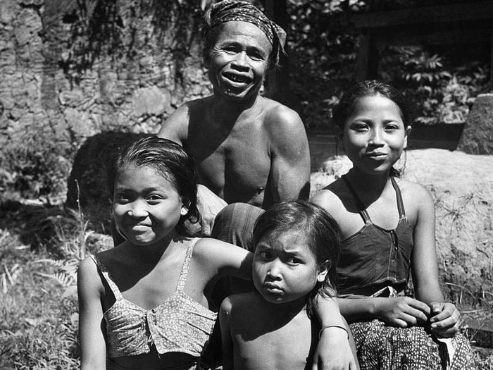 Kehidapan masyarakat akan berubah dari waktu ke waktu. Di Bali misalnya, kehidupan pada periode 1950-1955 juga berbeda dengan saat ini. Berikut potretnya