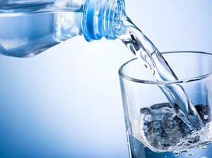 Wudhu dengan Air Mineral Sah atau Tidak? Ini Penjelasan Lengkap