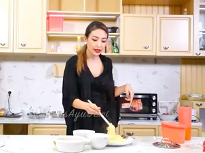 Ayu Dewi Koleksi Alat Dapur Cantik Warna Pastel, Segini Harganya