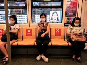 Kereta Komuter di Shanghai Kembali Beroperasi Sangat Terbatas
