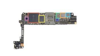 Kotak berwarna merah adalah chipset A13 Bionic. Foto: ifixit