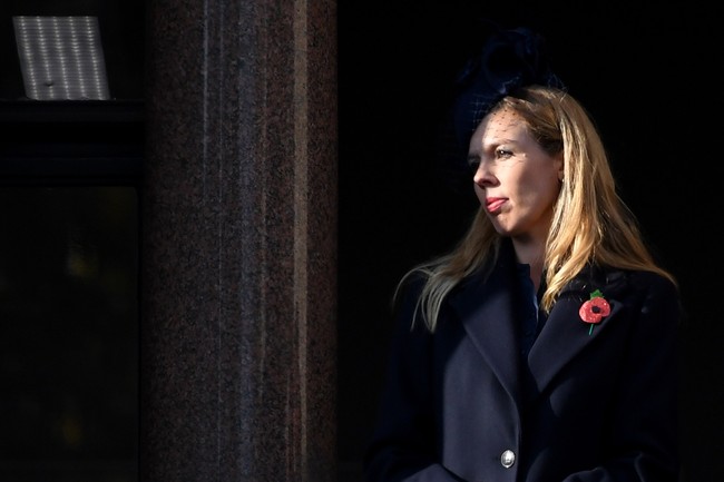 Kabar bahagia itu datang ketika Inggris sedang menghadapi lockdown menyusul pandemi COVID-19. Bahkan, PM Inggris sempat positif virus Corona dan dilarikan ke rumah sakit karena kondisinya memburuk. Senin lalu PM Inggris sudah kembali bekerja setelah dinyatakan sembuh. (Foto: Getty Images)