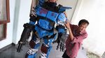 Robot COVID-19 Susuri Gang untuk Bubarkan Kerumunan di Bandung