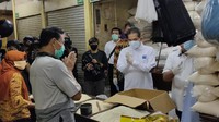 Abad Redi, manager usaha Pusat Koperasi Pasar (Puskopas) mengatakan bahwa anggota yang tersebar di pasar-pasar tradisional bisa dengan mudah membeli gula-gula yang dijual produsen gula rafinasi tersebut.  Selain mengecek harga gula pasir, Mendag juga mengecek harga komoditas pangan lainnya seperti daging, beras, telur, bawang merah dan bawang putih.
