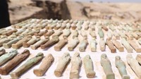 Ada juga berbagai artefak-artefak kecil yang luar biasa. Termasuk 365 arca faience ushbati yang sebagian memiliki tulisan mesir kuno. (Egypt Ministry of Tourism and Antiquities/Facebook)