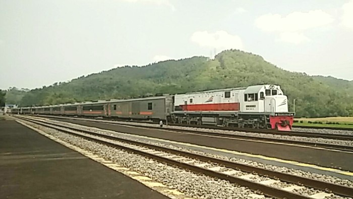 Kereta api Daop 5 Purwekerto