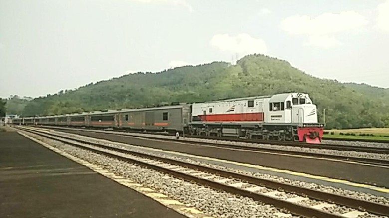 Kereta api Daop 5 Purwekerto Kereta api Daop 5 Purwekerto