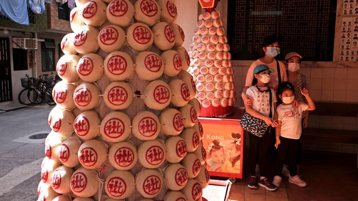 Festival Cheung Chau Bun di Hongkong tak semeriah biasanya dikarenakan adanya pandemik COVID-19 prosesi utama parade arak-arakan dan kontes roti sanggul dibatalkan.