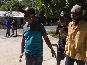 Ribut dengan Petugas, Warga di Polman Tolak Lokasi Karantina Pasien Corona