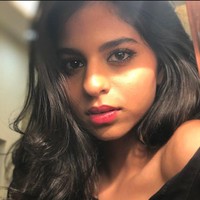 Suhana Khan juga tampil memesona dengan polesan makeup yang menghiasi wajahnya. Bagaimana menurutmu dengan pesona Suhana ini? Foto: Instagram @suhanakhan2