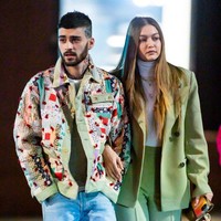 Desember 2019 Gigi dan Zayn dikabarkan kembali dekat. Gigi bahkan sempat mention ibu Zayn Malik saat menyiapkan makanan. Di Januari 2020, keduanya terlihat berjalan-jalan bersama di New York.  Foto: Istimewa