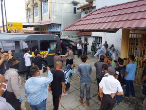 Pengacara Wanita Tewas di Kos Palembang, Dievakuasi Petugas Ber-APD Lengkap
