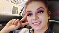 Padahal dia menjadi salah satu kandidat mekanik ahli pertama wanita di Don Ayres Honda. Tapi ia harus mengubur impian itu karena dipecat gegara video seksi yang dibuatnya. Foto: instagram @mr.reds.wrenching