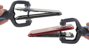 iPhone SE mulai dibuka. Foto: ifixit