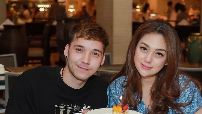 keharmonisan keluarga celine dan stefann william.