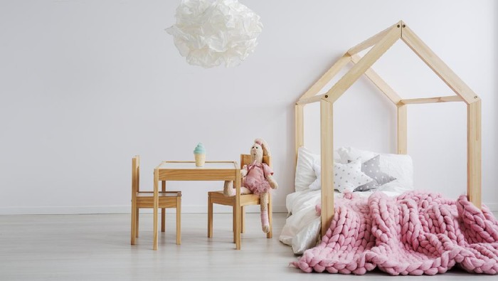Simple but cute wooden furniture for girls room