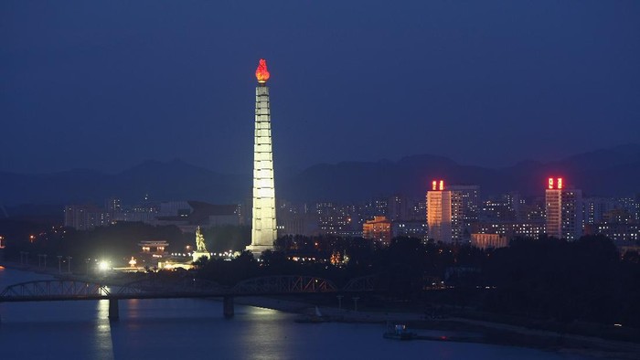 PYONGYANG, NORTH KOREA - OCTOBER 19: The Tower of the Juche Idea is seen in downtown Pyongyang on October 19, 2007 in Pyongyang, North Korea. (Photo by Alexander Hassenstein/Getty Images)