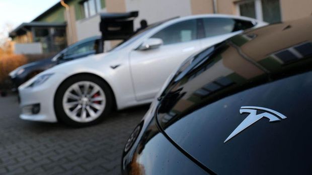 Produsen mobil listrik Amerika Serikat, Tesla membangun pabrik baru di Jerman. Lokasi pembangunan pabrik berada di hutan di Gruenheide, Berlin.