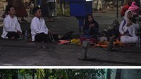  Kawasan yang biasanya ramai dikunjungi untuk ziarah atau pun berbelanja pada bulan Ramadhan tersebut kini sepi menyusul penutupan Makam Sunan Ampel bagi peziarah guna mencegah penyebaran COVID-19.