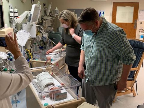 Parents who Both Had Coronavirus Hold Twin Sons for First Time Nearly 3 Weeks After Birth https://app.asana.com/0/1135954362417873/1173291754690385/fCredit: Beaumont Hospital