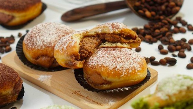 Pencinta Dalgona, Ada Dessert Box hingga Donat Dalgona Enak di Sini