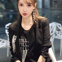 Di usia 16 tahun, ia pun menginginkan batang hidung lebih tinggi, payudara lebih berisi, kelopak mata ganda, hingga rahang berbentuk V. Banyak operasi lain dilakukan setelahnya, tapi Abby mengaku tak semuanya berhasil. Ia pun pernah mengalami luka hingga berbulan-bulan.Foto: dok. Weibo