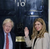 Seperti dikabarkan Associated Press, bayi dan ibu dalam kondisi sehat. Perdana Menteri dan Ny. Symonds ingin mengucapkan terima kasih kepada tim persalinan NHS, demikian bunyi pernyataan resmi tersebut. (Foto: AP)