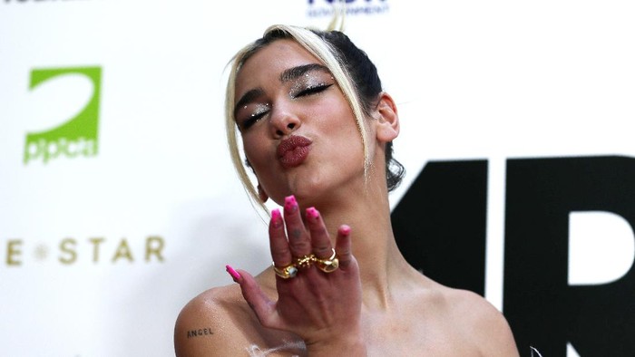 SYDNEY, AUSTRALIA - NOVEMBER 27: Dua Lipa arrives for the 33rd Annual ARIA Awards 2019 at The Star on November 27, 2019 in Sydney, Australia. (Photo by Mark Metcalfe/Getty Images)