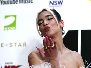Usai Jadi Penyanyi Terkaya, Dua Lipa Patenkan Namanya