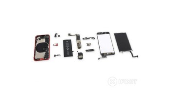 Semua komponen iPhone SE setelah dipreteli. Foto: ifixit